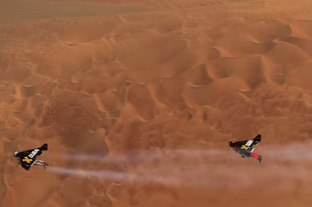 Two Guys Fly Jetpacks Over Dubai [Video]