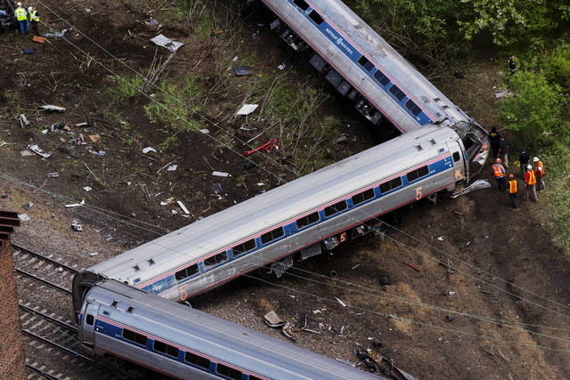 Emergency workers and Amtrak personnel inspect a derailed Amtrak train in Philadelphia, May 13, 2015. (Reuters/Lucas Jackson)