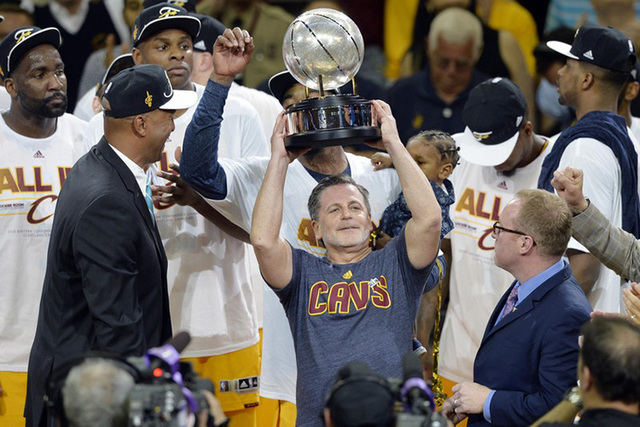 The Cavs owner keeps trolling the Warriors on Twitter Sports