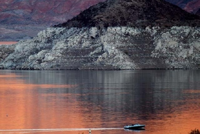 A boat cruises near the shoreline at Boulder Beach on Lake Mead in December 2011. (Jeff Scheid/Las Vegas Review-Journal file photo)