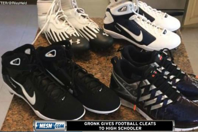 Voorkomen De waarheid vertellen suiker Patriots' Gronk sends teen cleats, writes 'stay hyped, get chicks' on them  | Las Vegas Review-Journal