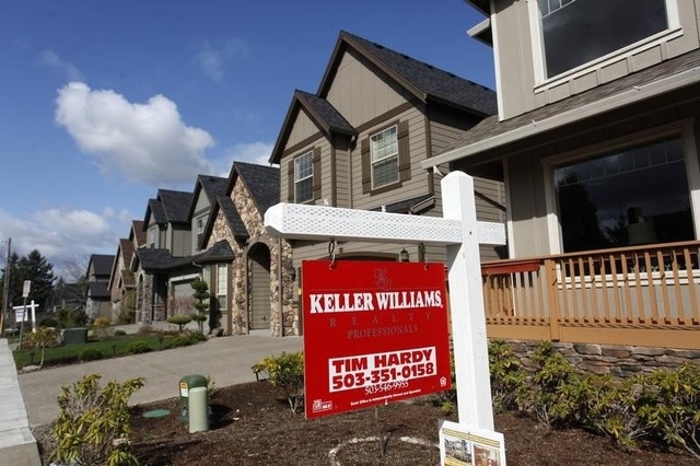 Homes are seen for sale in the northwest area of Portland, Oregon March 20, 2014.   REUTERS/Steve Dipaola