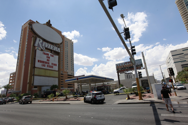 Las Vegas police investigate the scene of a shooting at a gas station on Paradise Road at Riviera Boulevard in Las Vegas on Wednesday, June 10, 2015. (Chase Stevens/Las Vegas Review-Journal)