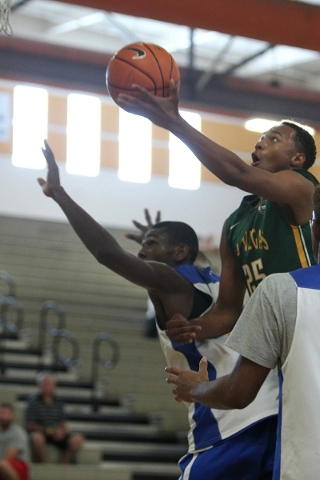 Las Vegas Prospects Charles O‘Bannon (25) goes up for a shot against BBA Hoops in thei ...