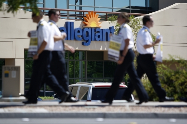 Allegiant Air pilots participate in a picket line outside of the 
 Allegiant Air headquarters, 1201 N. Town Center, in Las Vegas Tuesday, July 28, 2015. (Erik Verduzco/Las Vegas Review-Journal) Fo ...