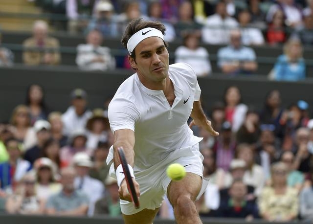 Roger Federer of Switzerland hits a shot during his match against Gilles Simon of France at the Wimbledon Tennis Championships in London, July 8, 2015. (REUTERS/Toby Melville)