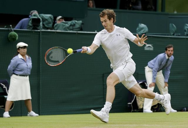 Andy Murray of Britain hits a shot during his match against Vasek Pospisil of Canada at the Wimbledon Tennis Championships in London, July 8, 2015. (REUTERS/Suzanne Plunkett)