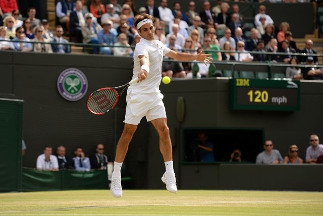 Switzerland's Roger Federer in action during his fourth round Wimbledon match at the All England Lawn Tennis & Croquet Club in Wimbledon, England on July 7, 2015. (Action Images / Tony O'Brien)