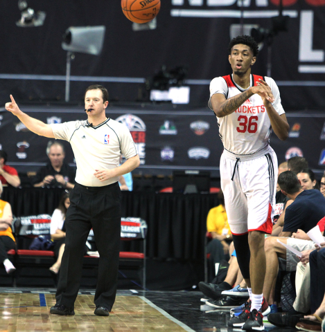 Houston's Chris Wood (36) makes a pass in his NBA Summer League game against Phoenix at Cox Pavilion at UNLV in Las Vegas Sunday, July 12, 2015. (Erik Verduzco/Las Vegas Review-Journal) Follow Eri ...