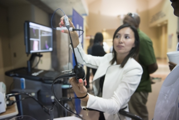 SuperDimensions vendor Michelle Zelasko demonstrates how LungGPS technology can be used for Electromagnetic Navigation Bronchoscopy procedures at University Medical Center.(Jason Ogulnik/Las Vegas ...