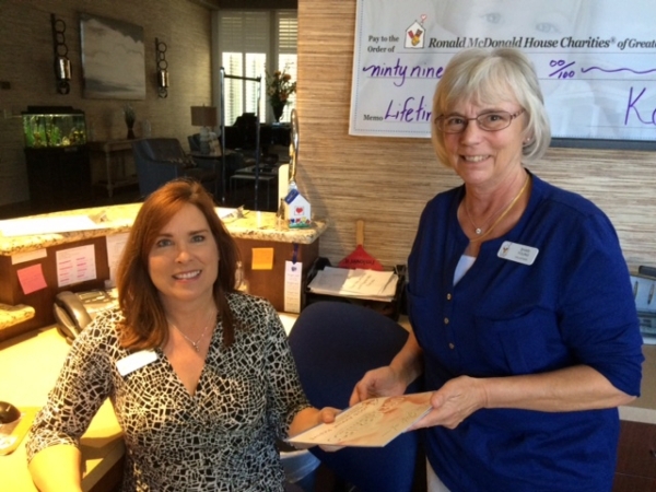 Volunteers Susan Viola, left, and Shari Young provide services to help families staying at the Ronald McDonald House feel more at home.  (Linda J. Simpson/Special to the Las Vegas Review-Journal)