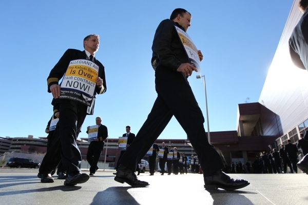 Allegiant Air pilots participate in a picket line to call for a better contract at McCarran International Airport Terminal 1 on, Jan. 13. Erik Verduzco/Las Vegas Review-Journal