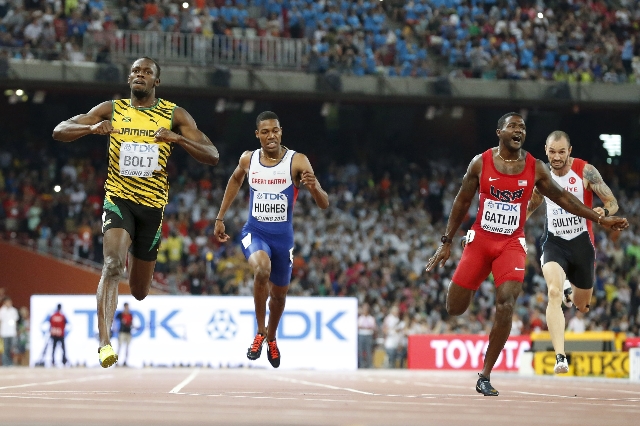 Usain Bolt of Jamaica (L) crosses the finish line ahead of Justin Gatlin (2nd R) from the U.S., Zharnel Hughes of Britain (2nd L) and Ramil Guliyev of Turkey in the men‘s 200m final during t ...