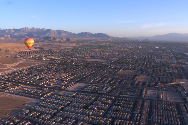 After a devastating fire that burned most of their gear, Vegas Balloon Rides managed to gather gear from its parent company and get back in the air 10 days later. (Michael Quine/Las Vegas Review-J ...