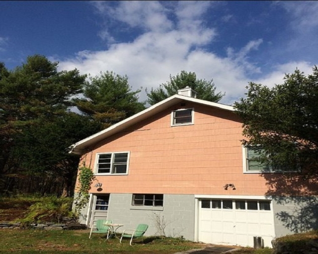 Fans can now vacation at Bob Dylan’s legendary ‘big pink’ house