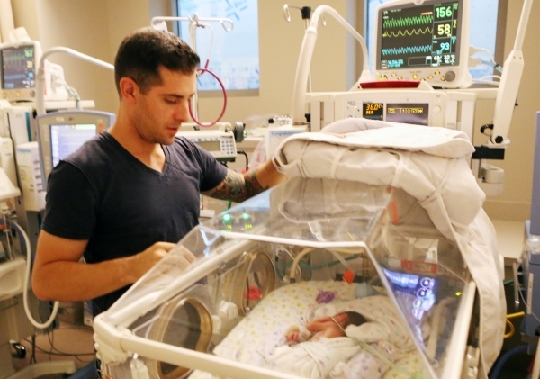 Douglas Farra II watches his premature son, Donnie, who was placed inside an incubator at Spring Valley Hospital on Thursday, Sep. 3, 2015. BIZUAYEHU TESFAYE/LAS VEGAS REVIEW-JOURNAL FOLLOW HIM @B ...