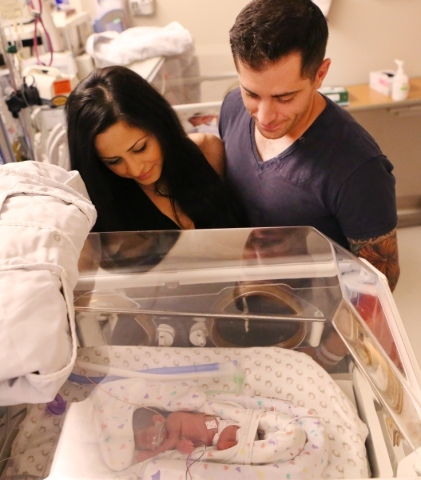 Silvia Farra and her husband Douglas II watch their premature son, Dougie, who was placed inside an incubator at Spring Valley Hospital  on Thursday, Sep. 3, 2015.  BIZUAYEHU TESFAYE/LAS VEGAS REV ...
