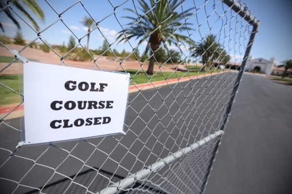 The entrance leading up to Silverstone Golf Club, 8600 Cupp Drive, is shown on Thursday, Sept. 3, 2015.  (Jeff Scheid/Las Vegas Review-Journal) Follow @Jlscheid