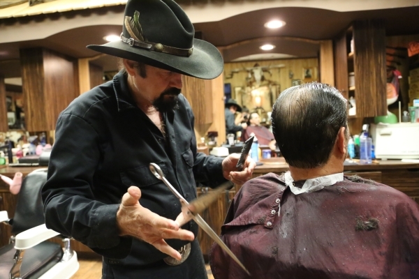 10036332272520barber_091115r25237_6.jpg