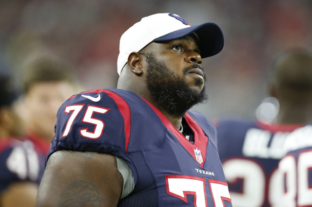 WATCH: Vince Wilfork cracks up Texans by wearing amazing overalls to  practice