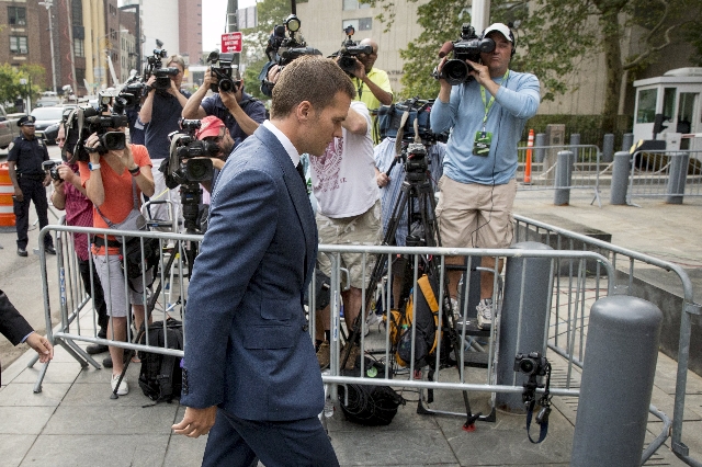 New England Patriots‘ quarterback Tom Brady arrives at the Manhattan Federal Courthouse in New York August 31, 2015.  REUTERS/Brendan McDermid