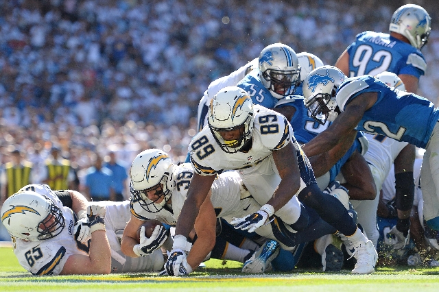 Sep 13, 2015; San Diego, CA, USA; San Diego Chargers running back Danny Woodhead (39) scores behind a block from tight end Ladarius Green (89) during the fourth quarter against the Detroit Lions a ...