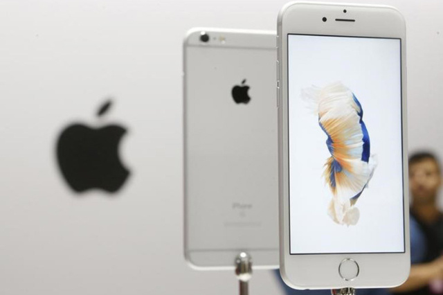 The new Apple iPhone 6S and 6S Plus are displayed during an Apple media event in San Francisco, California, September 9, 2015. (Beck Diefenbach/Reuters)
