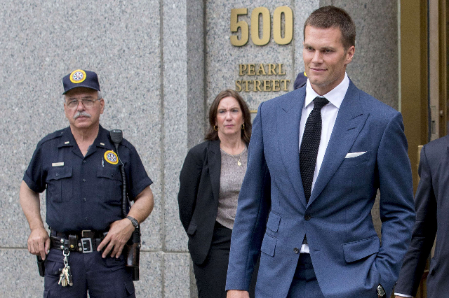 New England Patriots quarterback Tom Brady leaves the Manhattan Federal Courthouse in New York, Aug. 31, 2015. (Brendan McDermid/Reuters)