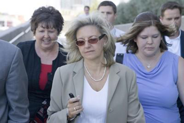 Erin Kenny, center, leaves the Lloyd George Federal Courthouse, after being sentenced, July 18, 2007. (CLINT KARLSEN/REVIEW-JOURNAL FILE)