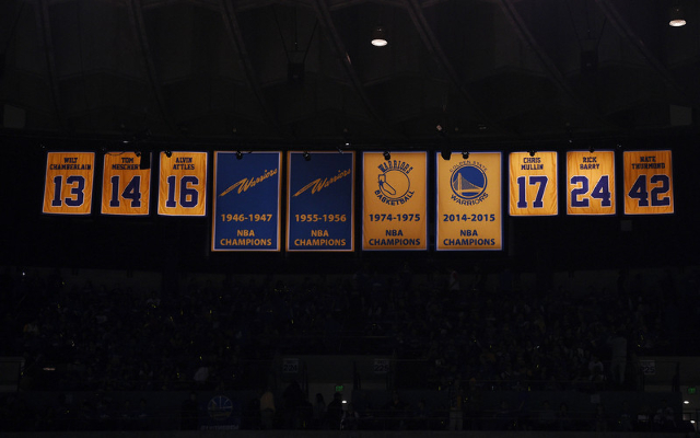 Warriors raise championship banner — PHOTOS, Basketball