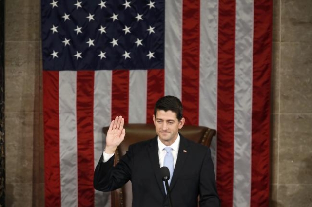 Newly elected Speaker of the U.S. House of Representatives Paul Ryan is sworn in to succeed outgoing Speaker John Boehner on Capitol Hill in Washington, Oct. 29, 2015. (Gary Cameron/Reuters)