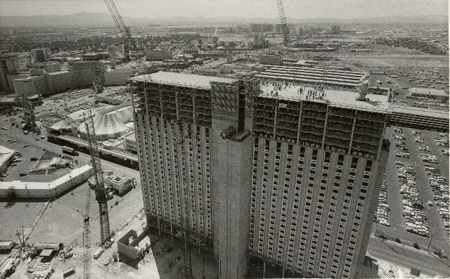 Construction on the Circus Circus tower is shown in this September 1985 photo. (Gary Thompson/Las Vegas Review-Journal)