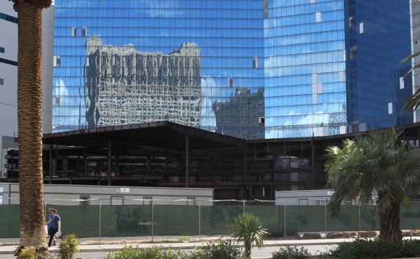 Fontainebleau, a shuttered project at the north end of the Las Vegas Strip is shown on Tuesday, Oct. 3, 2015. (Bizuayehu Tesfaye/Las Vegas Review-Journal Follow @bizutesfaye)