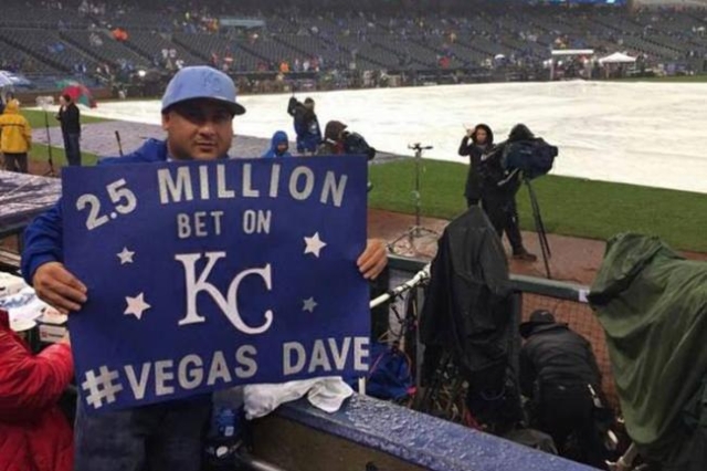 Dave Oancea at Royals-Mets World Series game (itsvegasdave/Instagram)