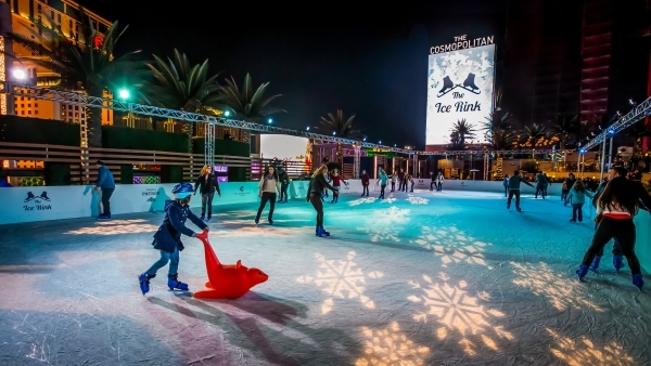 High above Las Vegas Boulevard, guests can enjoy the brisk outdoors, fire pits, s‘mores, warm cocktails and more as they skate on real ice at The Cosmopolitan‘s Ice Rink.  COURTESY