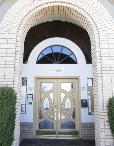 The back entrance of Masjid-e-Tawheed mosque where it‘s door handles were wrapped with raw bacon last Sunday is shown Tuesday, Dec. 29, 2015, near the intersection of Jones Boulevard and Vik ...