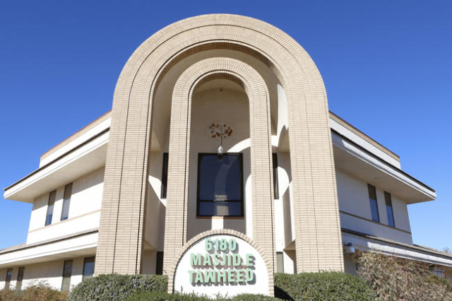Masjid-e-Tawheed mosque where it‘s door handles were wrapped with raw bacon last Sunday is shown Tuesday, Dec. 29, 2015, near the intersection of Jones Boulevard and Viking Road. A Muslim ci ...