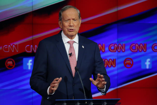 George Pataki delivers his opening statement during a forum for lower polling candidates. (Mike Blake/Reuters)
