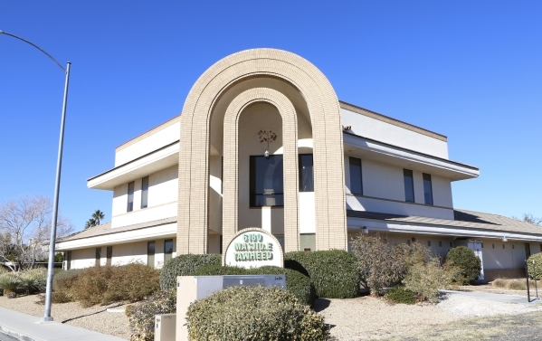 Masjid-e-Tawheed mosque where it‘s door handles were wrapped with raw bacon last Sunday is shown Tuesday, Dec. 29, 2015, near the intersection of Jones Boulevard and Viking Road. A Muslim ci ...