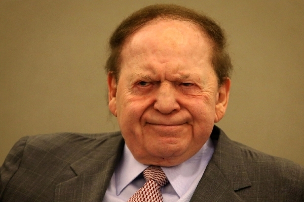 Las Vegas Sands Chairman and CEO Sheldon Adelson listens while attorney John O‘Malley, representing Hong Kong businessman Richard Suen, questions him in 2013 in District Court. 
 Las Vegas R ...