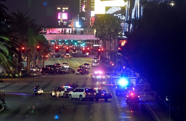 Las Vegas police investigate a shooting along Las Vegas Boulevard in front the of the Bellagio hotel-casino on Friday, Jan. 22, 2016, in Las Vegas. David Becker/Las Vegas Review-Journal