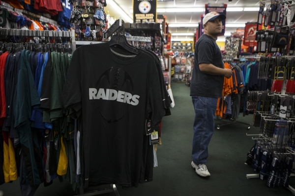 Raiders watchers greet Las Vegas news 