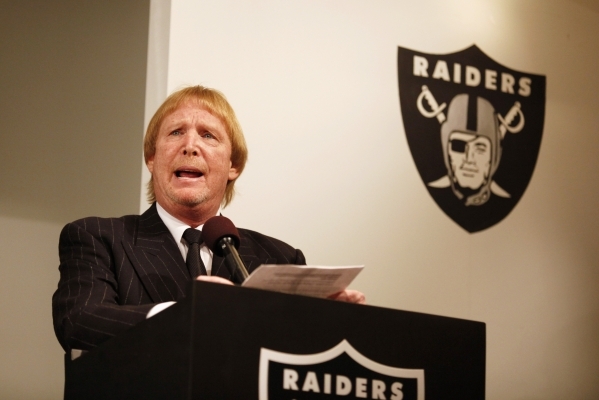 Raiders‘ owner Mark Davis introduces new head coach Dennis Allen (not pictured) during a news conference at the Raiders‘ training facility in Oakland, California January 30, 2012. RE ...