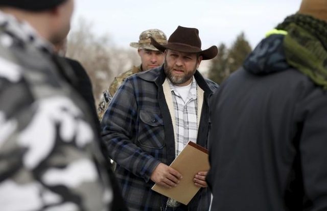 Ammon Bundy arrives to address the media at the Malheur National Wildlife Refuge near Burns, Oregon, January 4, 2016. REUTERS/Jim Urquhart