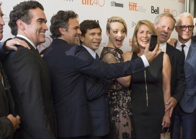 Actor Mark Ruffalo (2nd L) holds up a camera, as cast member Rachel McAdams makes a funny face as they pose with the real life characters they portray as they arrive on Actor Mark Ruffalo (2nd L) holds up a camera, as cast member Rachel McAdams makes a funny face as they pose with the real life characters they portray as they arrive on