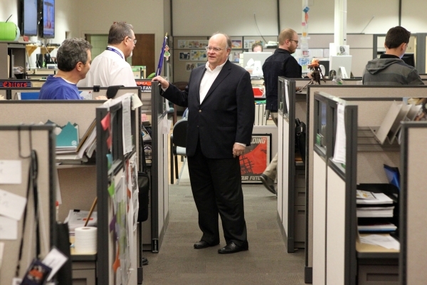 Las Vegas Review-Journal Editor J. Keith Moyer, center, visit with reporters Howard Stutz, left, and Rick Velotta in the Review-Journal newsroom in Las Vegas after being introduced as editor Frida ...