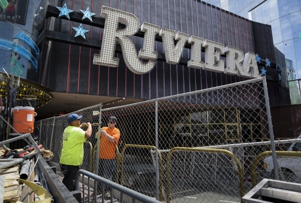 Riviera Boulevard sign swapped for Elvis Presley