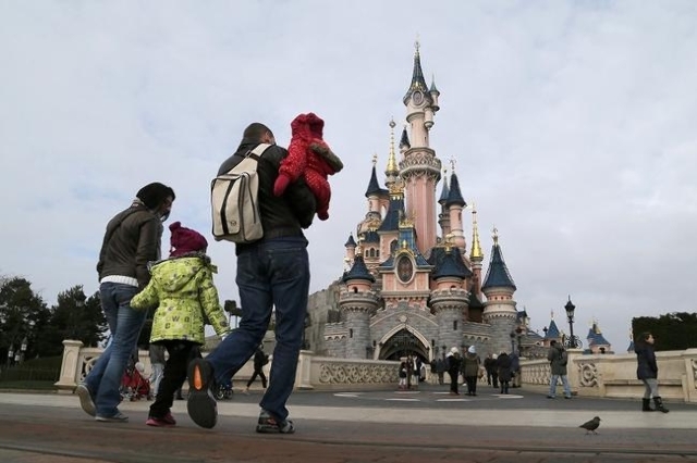 File picture shows visitors walking towards the Sleeping Beauty Castle during a visit to the Disneyland Paris Resort run by EuroDisney S.C.A in Marne-la-Vallee January 21, 2015.(Reuters/Gonzalo Fu ...