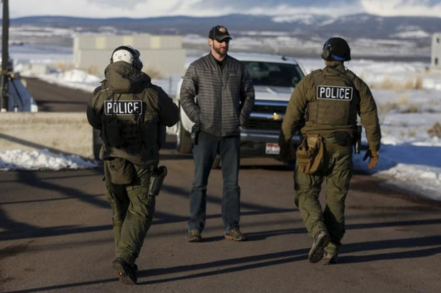 FBI agents man the entry to the Burns Municipal Airport in Burns, Oregon January 30, 2016.  REUTERS/Jim Urquhart