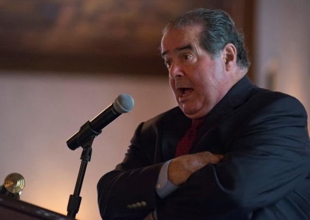 U.S. Supreme Court Justice Antonin Scalia speaks at an event sponsored by the Federalist Society at the New York Athletic Club in New York. Oct. 13, 2014. (Darren Ornitz/Reuters)